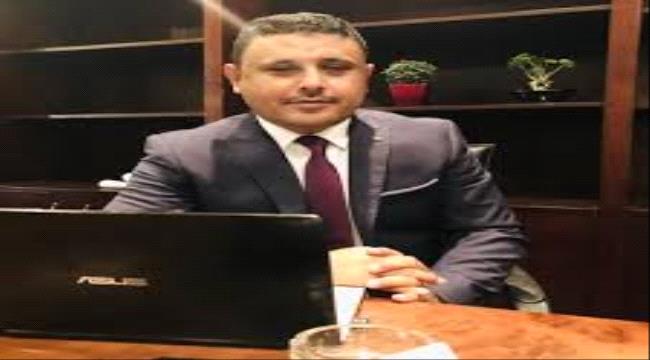 اعلامي جنوبي يهاجم القيادات الشمالية ويقول : "نعمة الفنادق حولت دمائهم الى ماء " !!